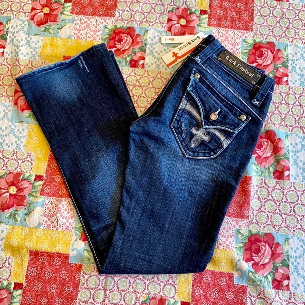 🍀 NWT! Bling Stephanie Boot Cut Rock Revial jeans